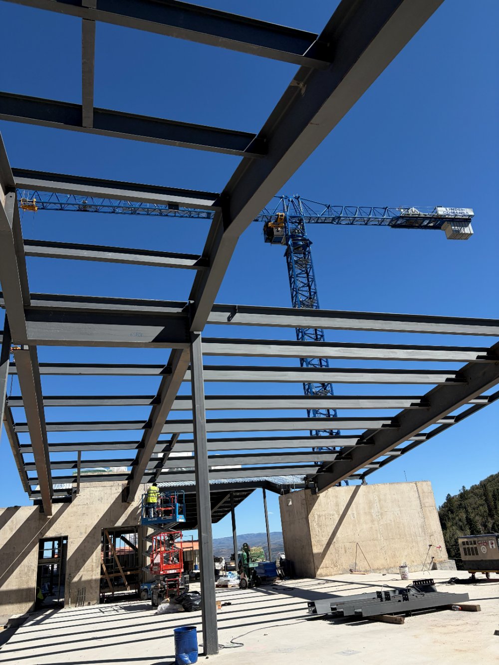Level 4 steel installation